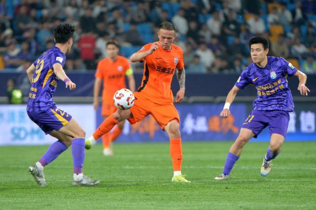 1746968445955020597.jpg 【中超】罗竞助攻韩子龙破门 玉昆客场1比0津门虎