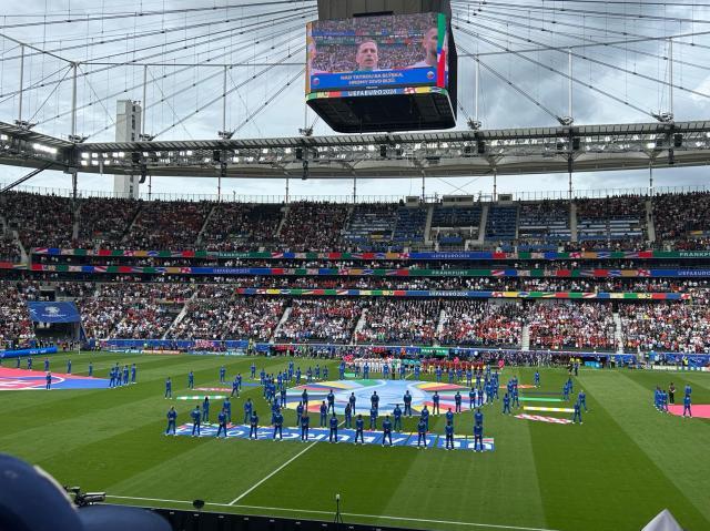 1718678779594091356.jpg 开云体育官网-【现场手记】斯洛伐克爆冷球迷狂欢 比利时仍有斗志