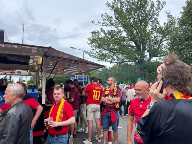 1718678808260010355.jpg 开云体育官网-【现场手记】斯洛伐克爆冷球迷狂欢 比利时仍有斗志