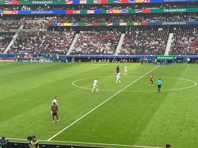 1718678841778002598.jpg 开云体育官网-【现场手记】斯洛伐克爆冷球迷狂欢 比利时仍有斗志