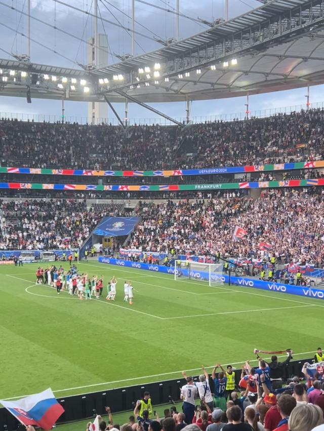 1718678865563054210.jpg 开云体育官网-【现场手记】斯洛伐克爆冷球迷狂欢 比利时仍有斗志