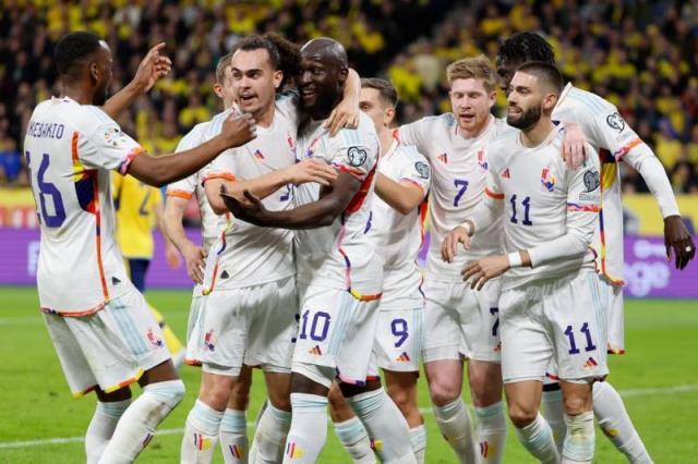 比利时右路作业取新帅首胜，卢卡库戴帽伊布成配角