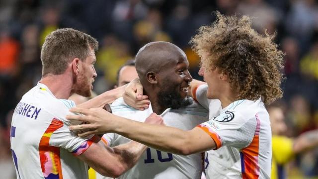 比利时右路作业取新帅首胜，卢卡库戴帽伊布成配角