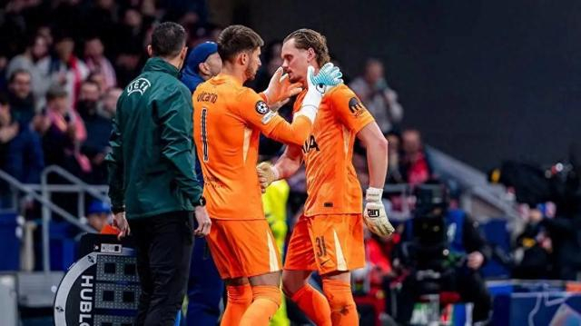 开云体育app-23岁生日前，出身门将世家的他收到了足以毁掉职业生涯的“礼物”|金斯基|热刺|图多尔|欧冠|捷克_新浪体育_新浪新闻