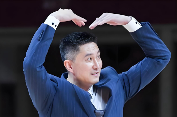开云体育官方下载-广东男篮和广州队门票对比,季后赛要“抢”钱,谁能晋级一目了然|广东队|哈森·怀特塞德|哈桑-怀特塞德|nba|徐昕_新浪新闻