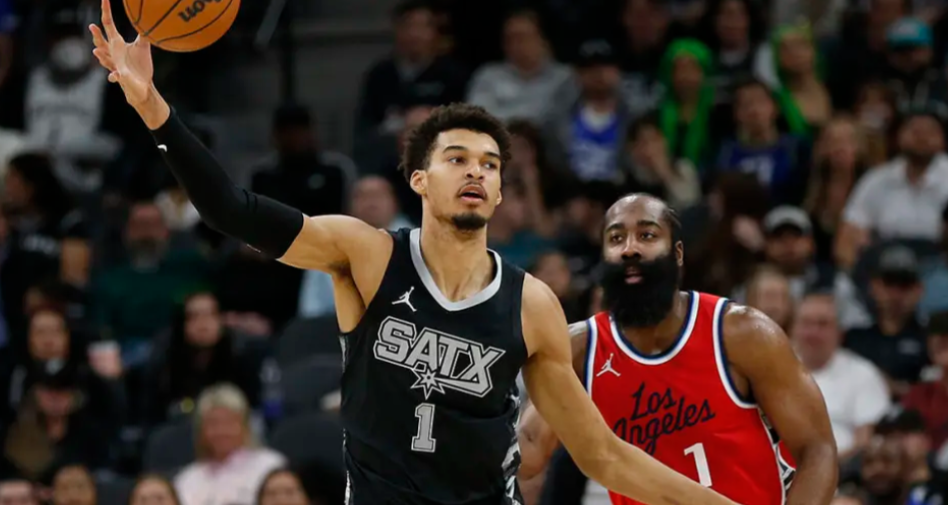 开云体育app-4-3神奇晋级，0-4惨败出局！NBA最大的伪强队，四巨头要解体了