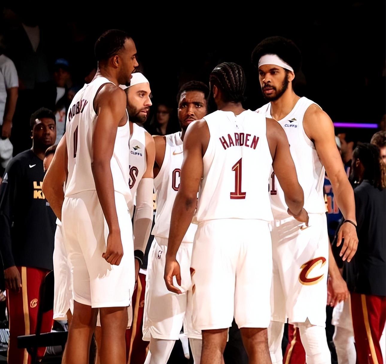 开云体育app-4-3神奇晋级，0-4惨败出局！NBA最大的伪强队，四巨头要解体了